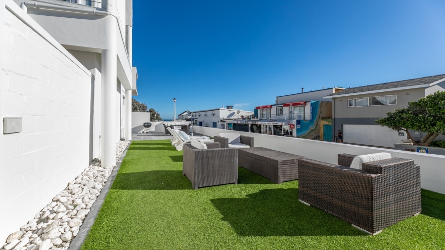 5 Bedroom Property for Sale in Bloubergstrand Western Cape